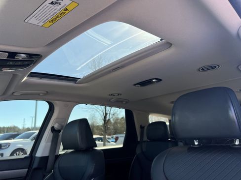 Used 2024 Hyundai Palisade SEL w/ Premium Package image 16