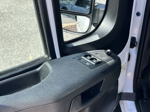 Used 2025 RAM ProMaster 2500 w/ Convenience Group FWD image 14
