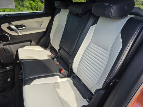 Certified 2022 Land Rover Discovery Sport SE R-Dynamic AWD/4WD image 13