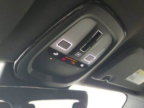 Certified 2025 Volvo XC40 B5 Plus AWD/4WD image 34