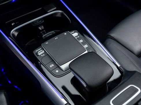 Used 2022 Mercedes-Benz GLB 250 4MATIC image 30