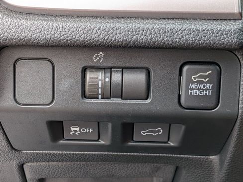 Used 2015 Subaru Forester 2.5i Touring w/ Eyesight & Navigation System AWD/4WD image 17