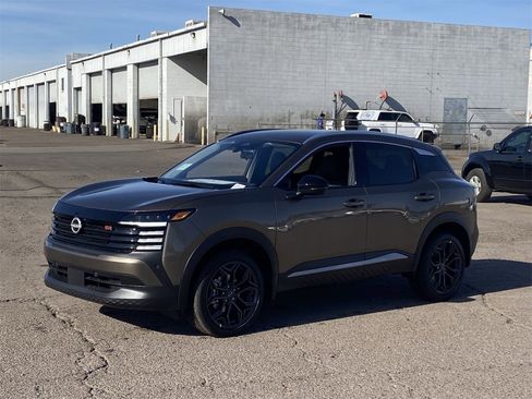 New 2026 Nissan Kicks SR image 2