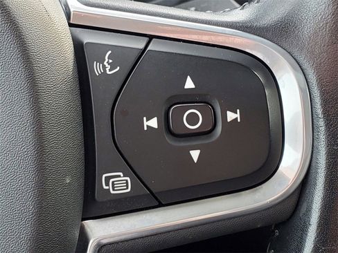 Used 2022 Volvo S60 B5 Momentum image 19