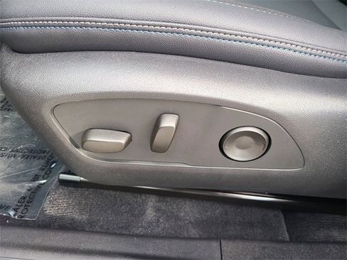 New 2026 Chevrolet Equinox EV LT image 19