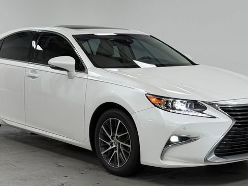 Used 2018 Lexus ES 350 350 w/ Luxury Package w/Wood Trim image 6
