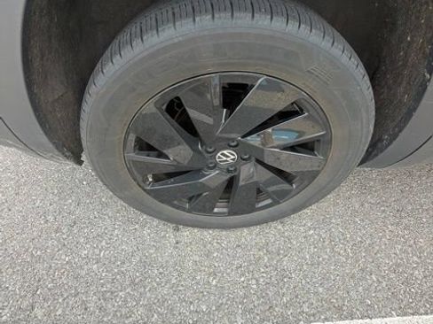 Used 2024 Volkswagen Atlas SE w/ Black Wheel Package FWD image 6