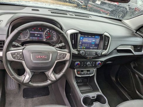 Used 2024 GMC Terrain SLT image 16
