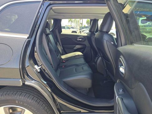Used 2022 Jeep Cherokee Limited AWD/4WD image 12