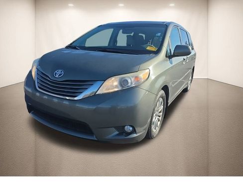 Used 2014 Toyota Sienna XLE image 15