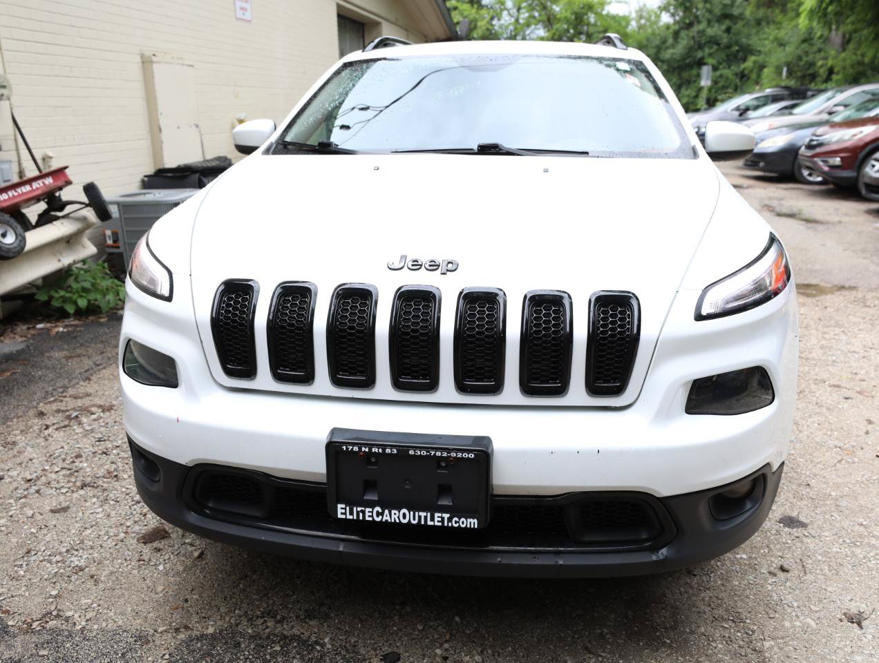 Used 2018 Jeep Cherokee Latitude w/ Altitude Package AWD/4WD image 3