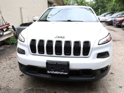 Used 2018 Jeep Cherokee Latitude w/ Altitude Package AWD/4WD image 3