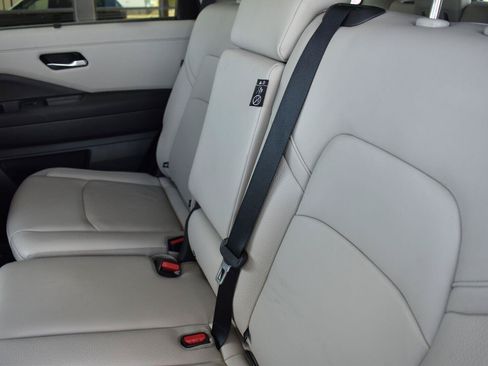Used 2025 Nissan Pathfinder SL FWD image 48