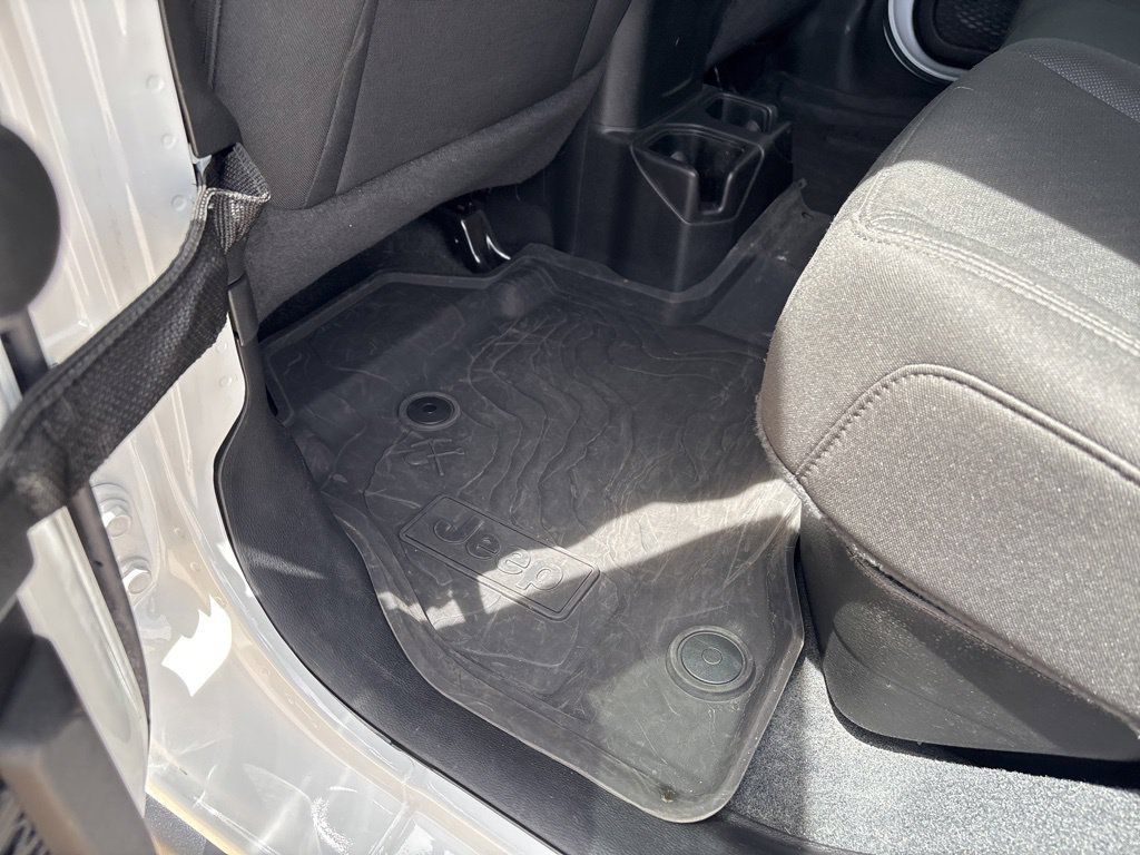 Used 2022 Jeep Gladiator Sport AWD/4WD image 20