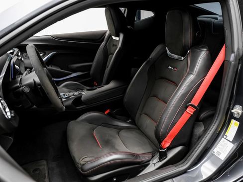 Used 2018 Chevrolet Camaro ZL1 RWD image 32