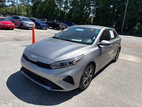 Used 2024 Kia Forte LXS FWD image 3