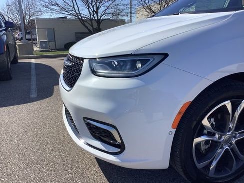Used 2024 Chrysler Pacifica Pinnacle FWD image 39
