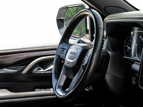 Used 2021 GMC Yukon Denali w/ Denali Premium Package AWD/4WD image 18
