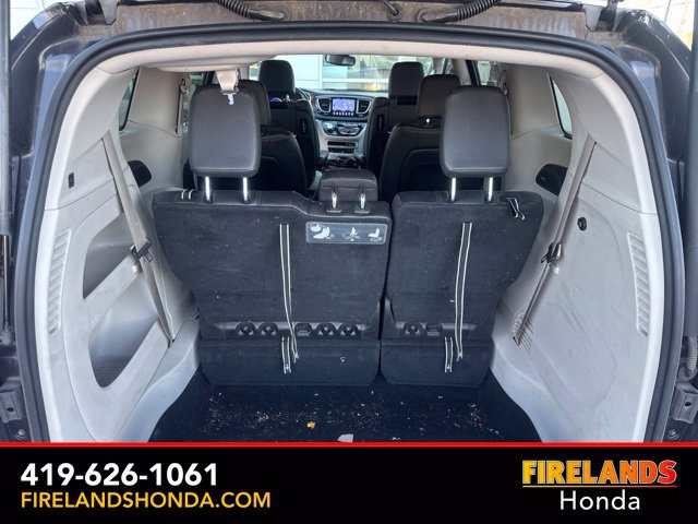Used 2017 Chrysler Pacifica Touring-L Plus w/ Tire & Wheel Group FWD image 32