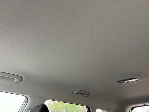 Used 2025 Kia Soul LX w/ LX Technology Package FWD image 32