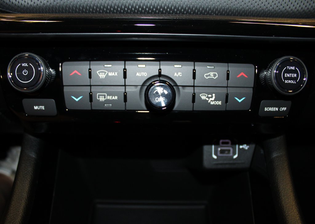 New 2026 Jeep Compass Limited AWD/4WD image 17