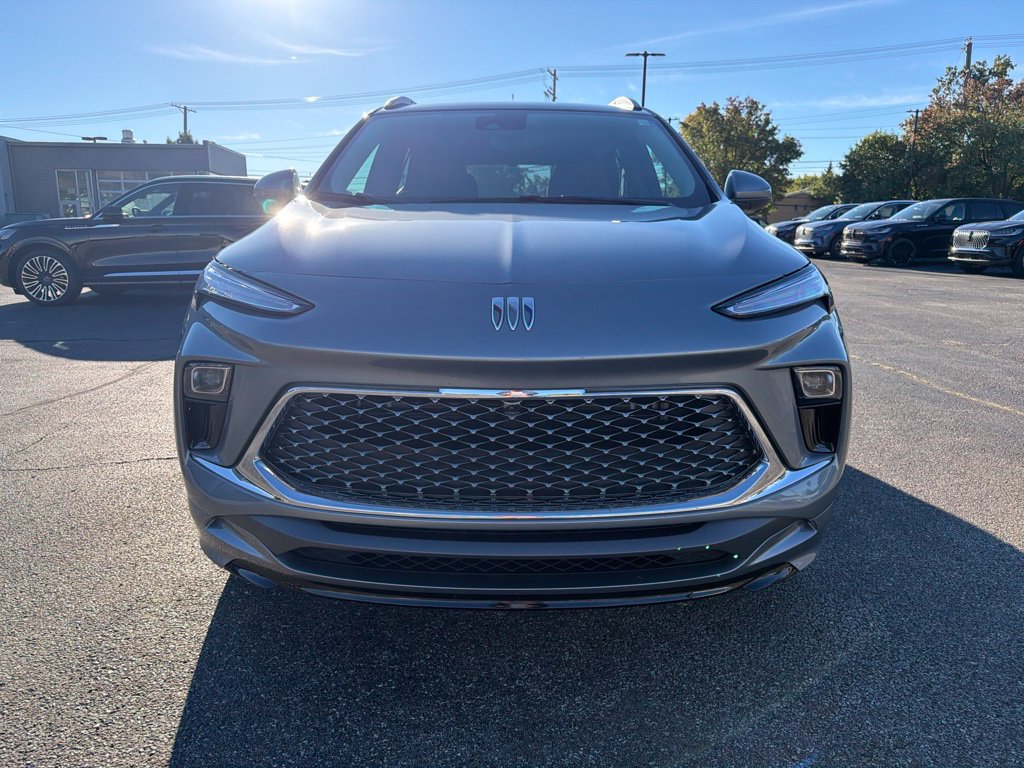 Used 2024 Buick Encore GX Avenir w/ Avenir Technology Package FWD image 5