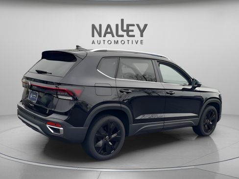 Certified 2025 Volkswagen Taos SE image 6