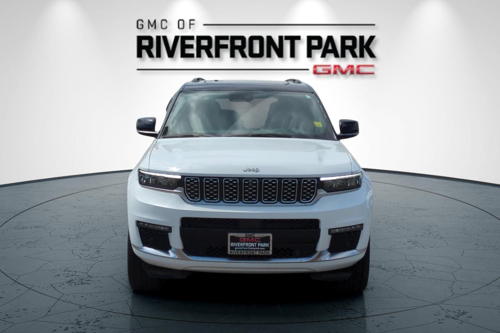 Used 2024 Jeep Grand Cherokee L Summit w/ Advanced Protech Group IV AWD/4WD image 8