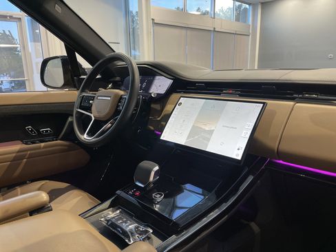 Used 2024 Land Rover Range Rover Sport SE image 33