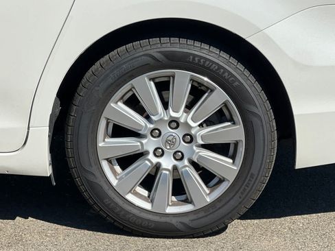 Used 2017 Toyota Sienna Limited Premium FWD image 25