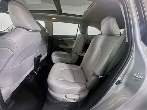 Certified 2025 Toyota Highlander Platinum AWD/4WD image 25