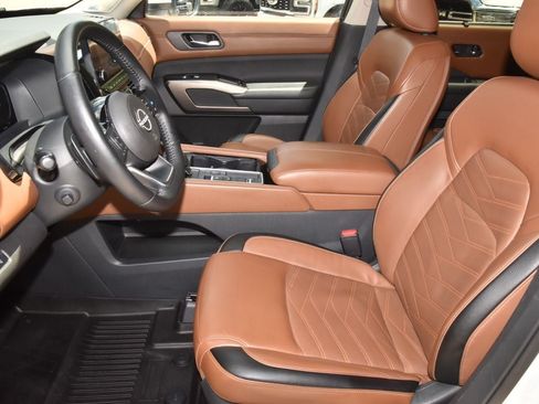 Used 2024 Nissan Pathfinder Platinum FWD image 13
