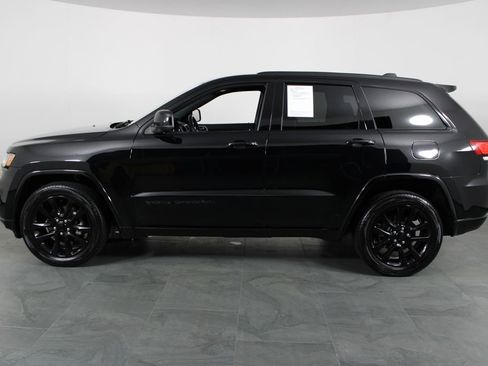 Used 2018 Jeep Grand Cherokee Altitude RWD image 11
