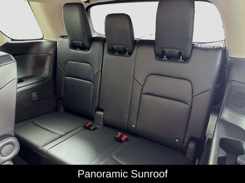 Used 2023 Nissan Pathfinder Platinum image 13