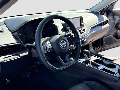 Used 2024 Nissan Altima 2.5 S FWD image 4