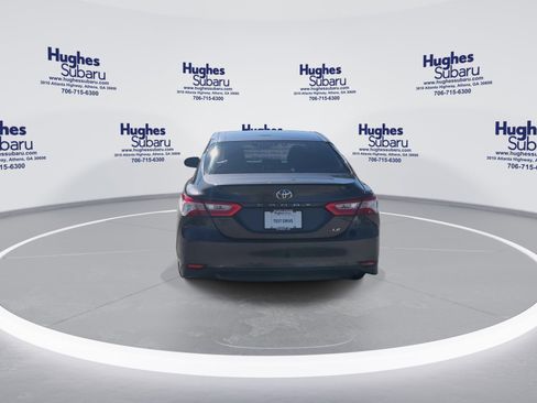 Used 2018 Toyota Camry L image 10