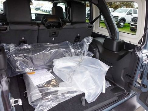 New 2026 Jeep Wrangler Unlimited Rubicon w/ Technology Group image 26