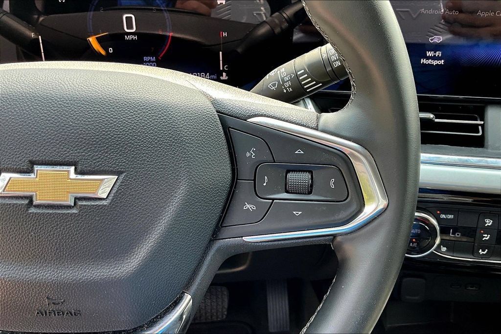 Used 2025 Chevrolet Trax LT w/ LT Convenience Package FWD image 13