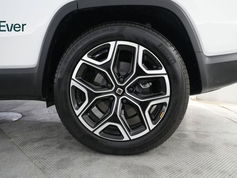 Used 2025 Rivian R1S Adventure AWD/4WD image 9