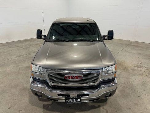 Used 2006 GMC Sierra 2500 SLT w/ Heavy-Duty Power Package AWD/4WD image 4