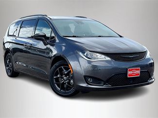 Used 2020 Chrysler Pacifica Touring-L Plus image 1