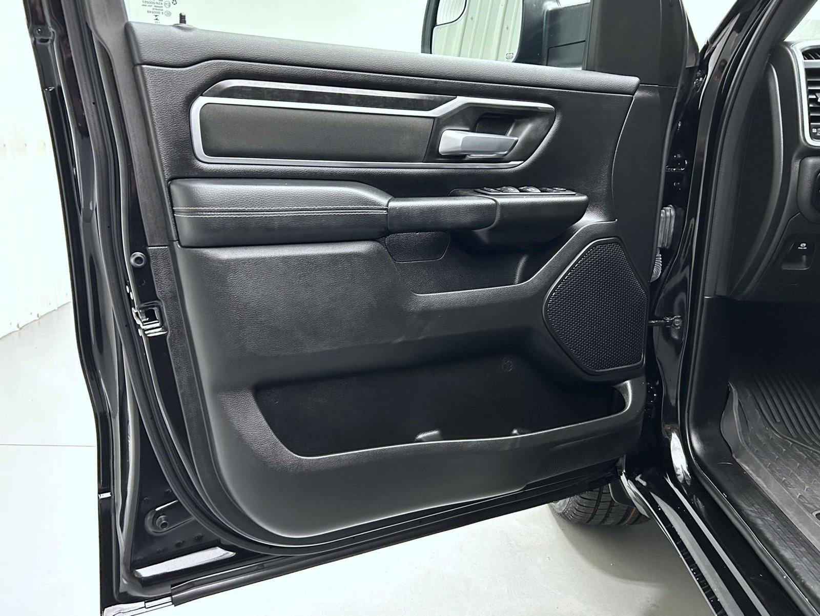 Used 2023 RAM 1500 Big Horn AWD/4WD image 9