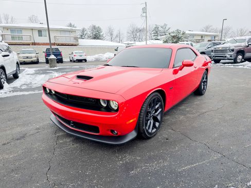 Used 2023 Dodge Challenger R/T w/ Plus Package image 5