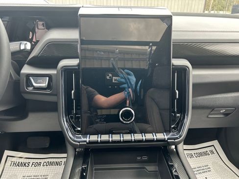 New 2026 GMC Yukon XL AT4 w/ LPO, Floor Liner Package AWD/4WD image 20
