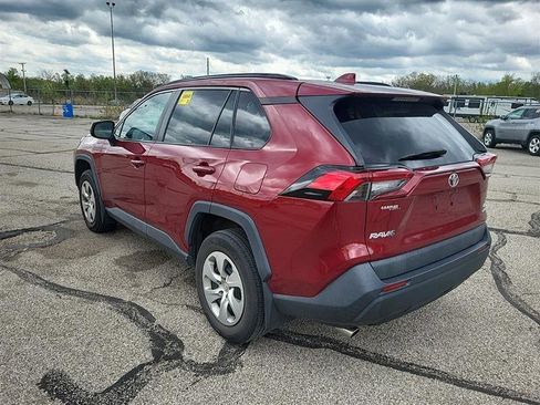 Used 2019 Toyota RAV4 LE w/ Carpet Mat Package AWD/4WD image 7