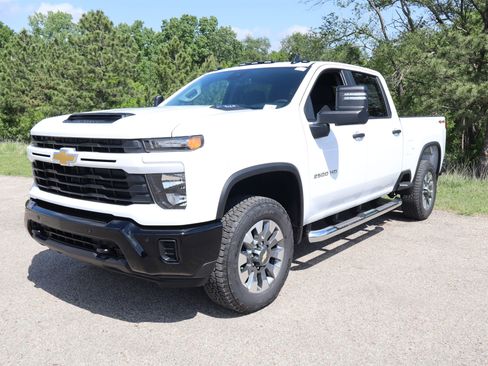 New 2026 Chevrolet Silverado 2500 Custom w/ Custom Value Package AWD/4WD image 12