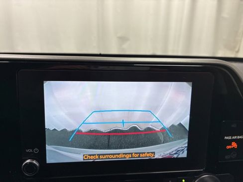 Used 2024 Toyota Highlander LE image 18