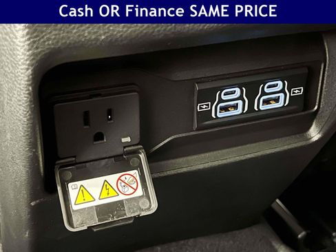 Used 2025 Jeep Grand Cherokee Laredo X w/ Luxury Tech Group I AWD/4WD image 17