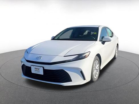 Used 2025 Toyota Camry LE image 7