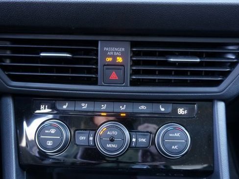 Certified 2023 Volkswagen Jetta SE w/ Panoramic Sunroof Package image 20